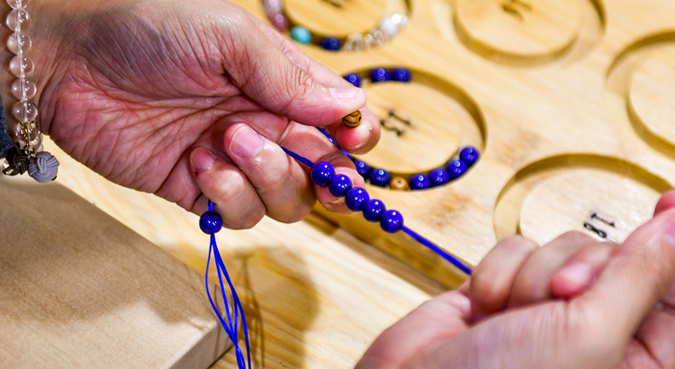 嫌がらせ行為を受けている方をサポートするパワーストーンブレスレットを作成しています