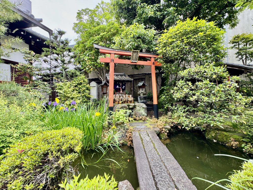 宝蔵寺八臂弁財天