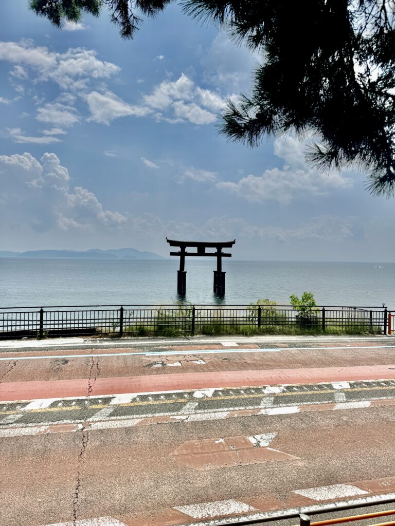 白髭神社の湖中鳥居