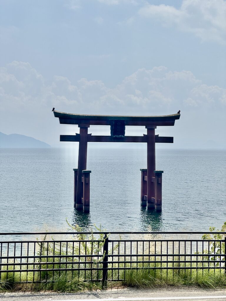 白髭神社の湖中鳥居