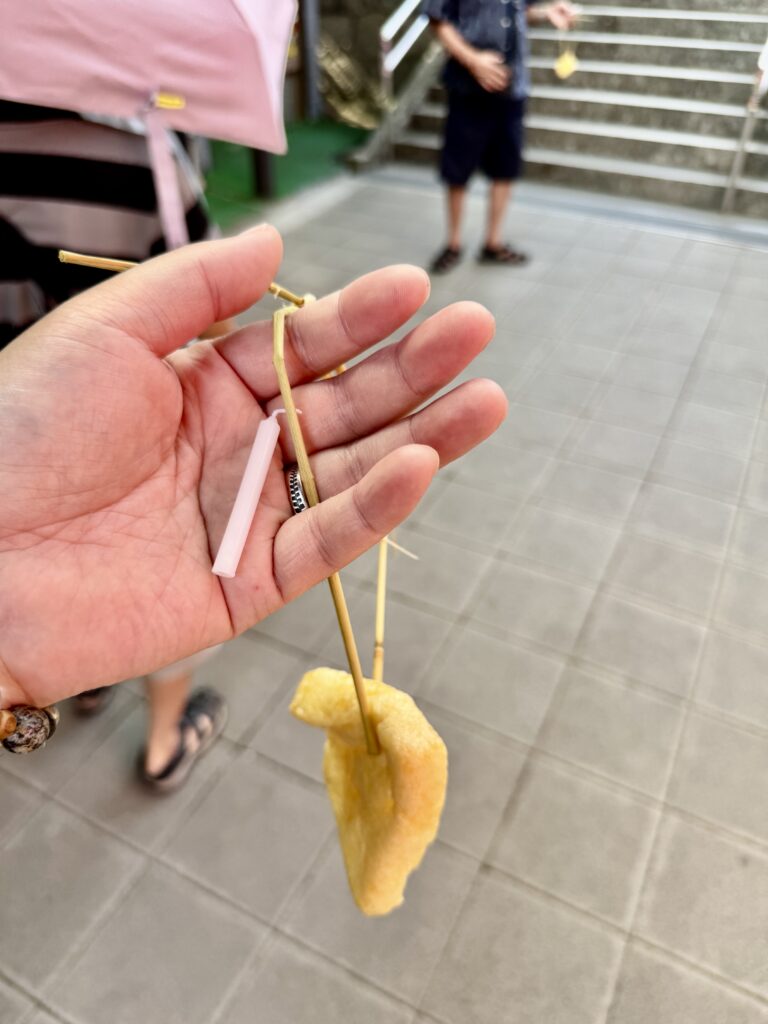 千代保稲荷神社 お揚げとろうそく