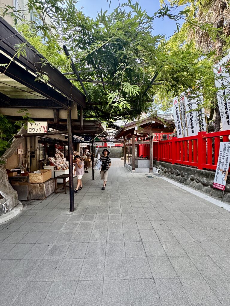 千代保稲荷神社 境内
