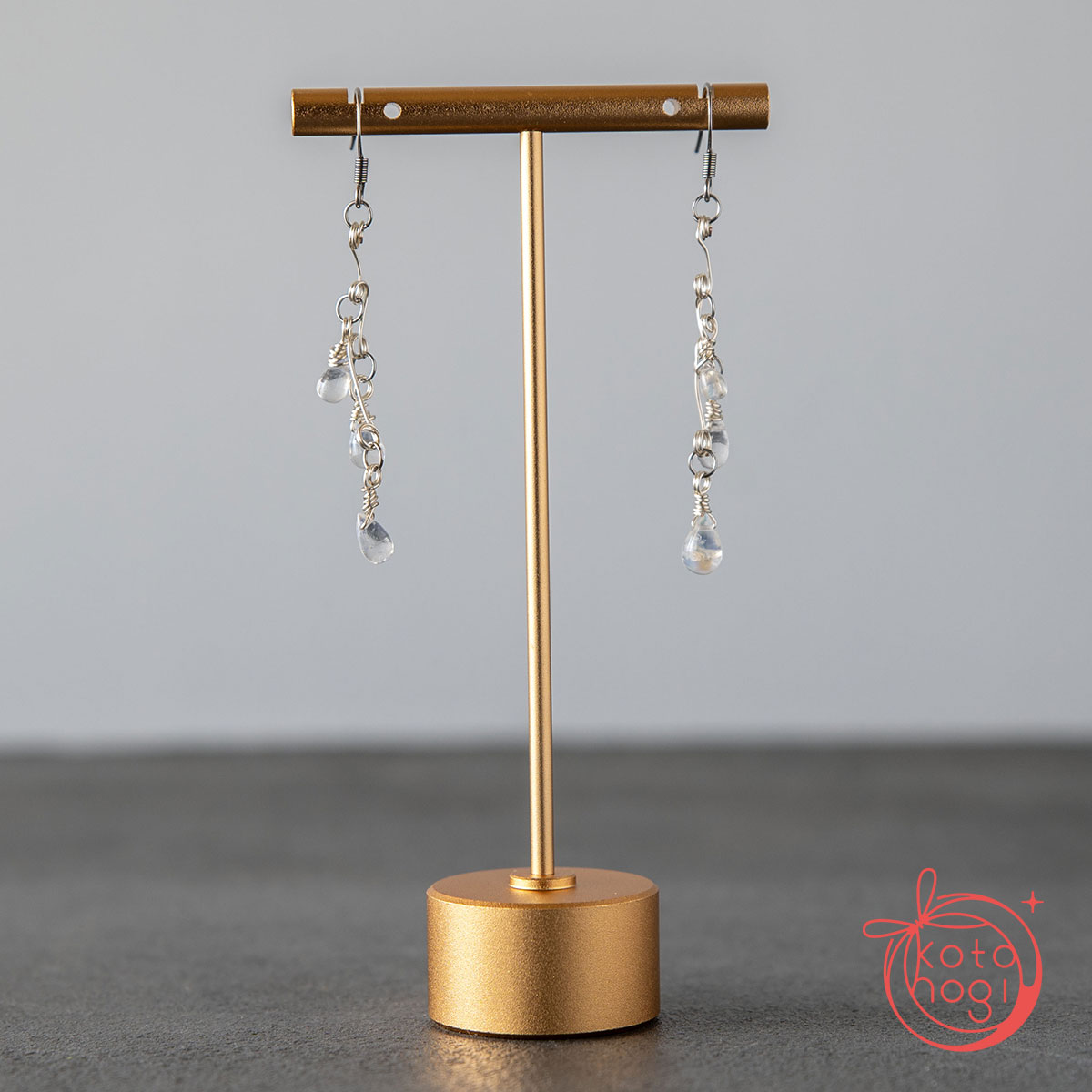 レインボームーンストーン_お守りピアス