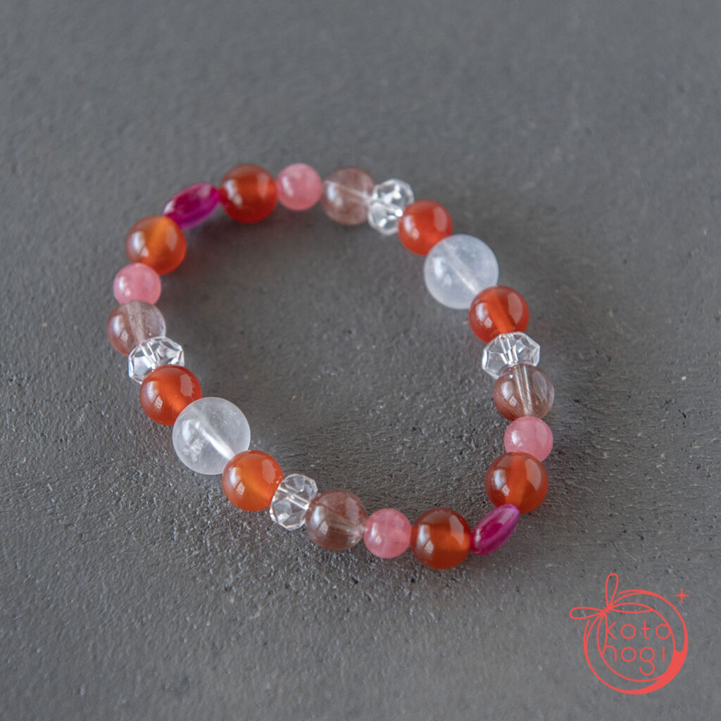 ロイヤルブルームーンストーン×カーネリアン×レッドルチルクォーツ×インカローズ×宝石質ルビー_お守りブレスレット
